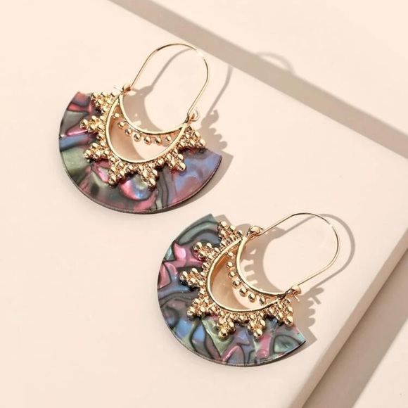 🌹2/$20.00🌹Fan Abalone Shell Earrings - Picture 5 of 5